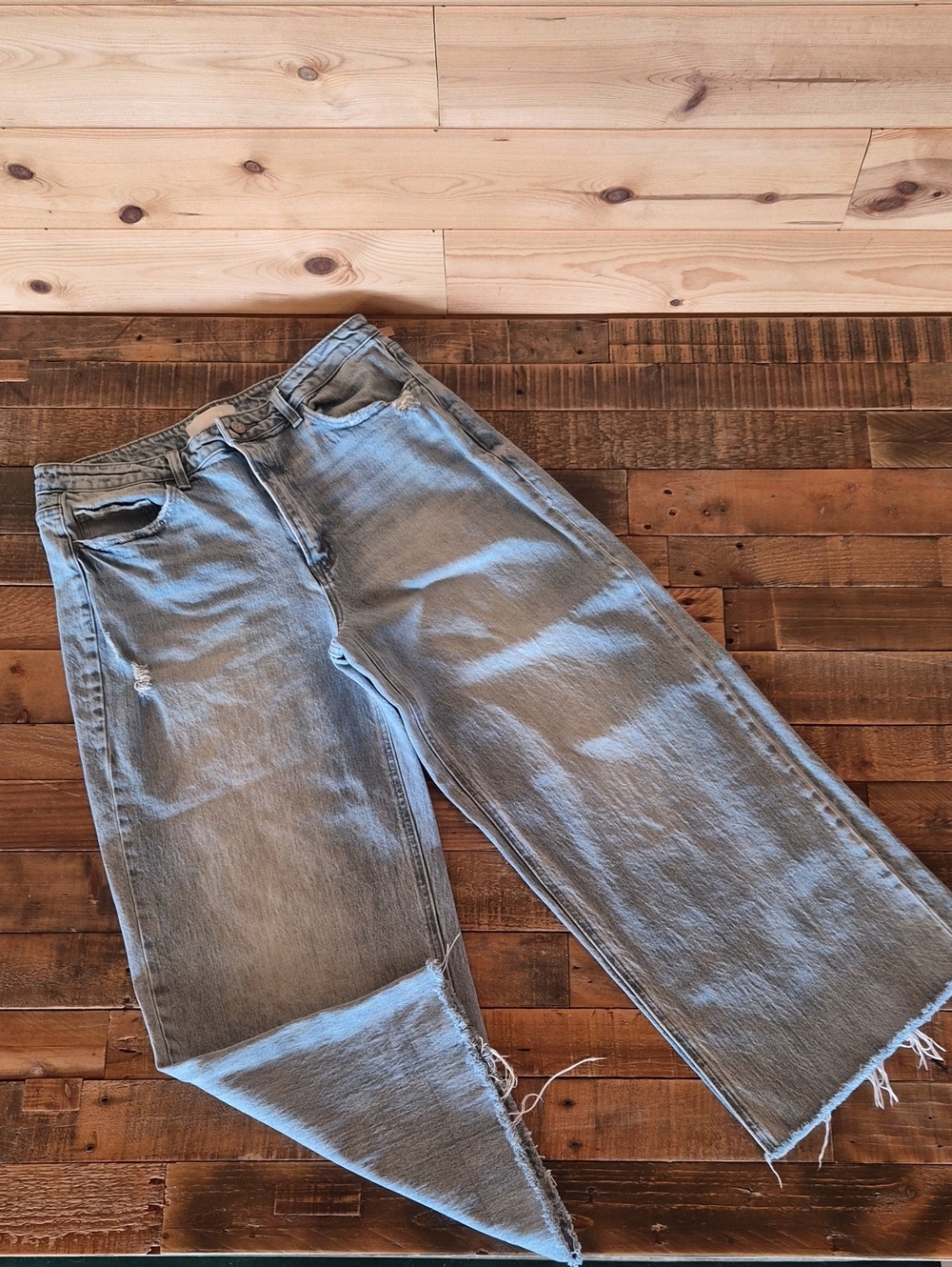 Vervet Cropped Light Wash Jean with Raw Hem - Picture 1 of 7